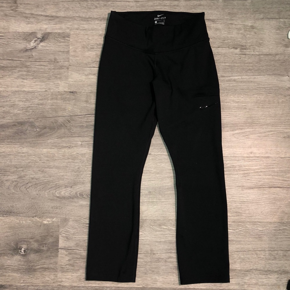 Capri Black nike Dri-fit leggings with pocket